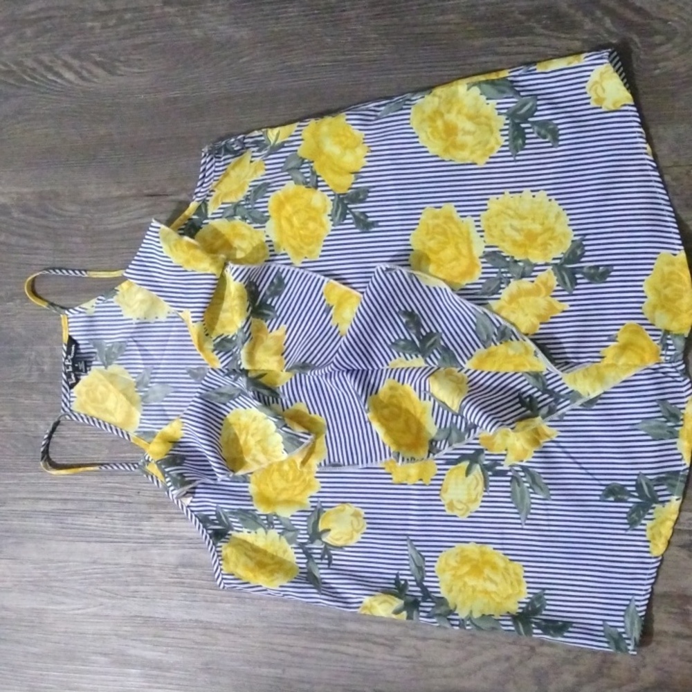 Sleeveless women's blouse